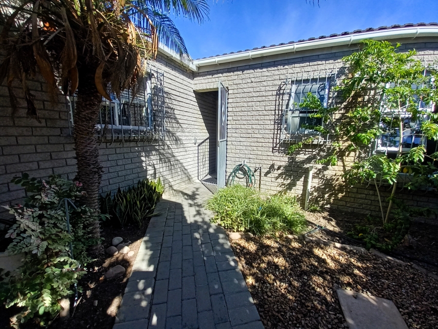 To Let 2 Bedroom Property for Rent in Goedemoed Western Cape